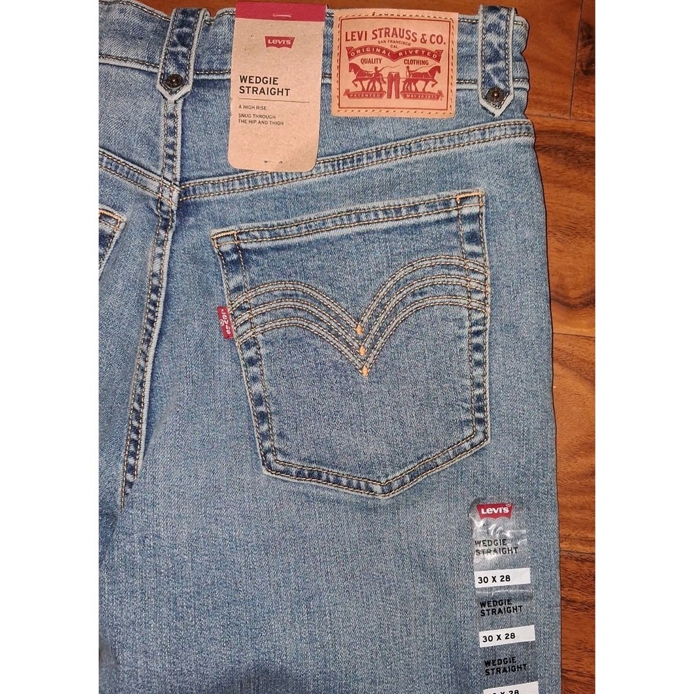 Women's Levi's Wedgie Straight Jeans 30x28 - Picture 6 of 6
